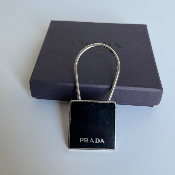 Prada logo keychain - Picture 1 of 6